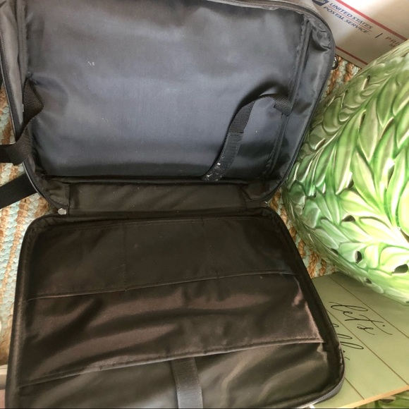 Black Leatherette Laptop Devices Case - Picture 2 of 8